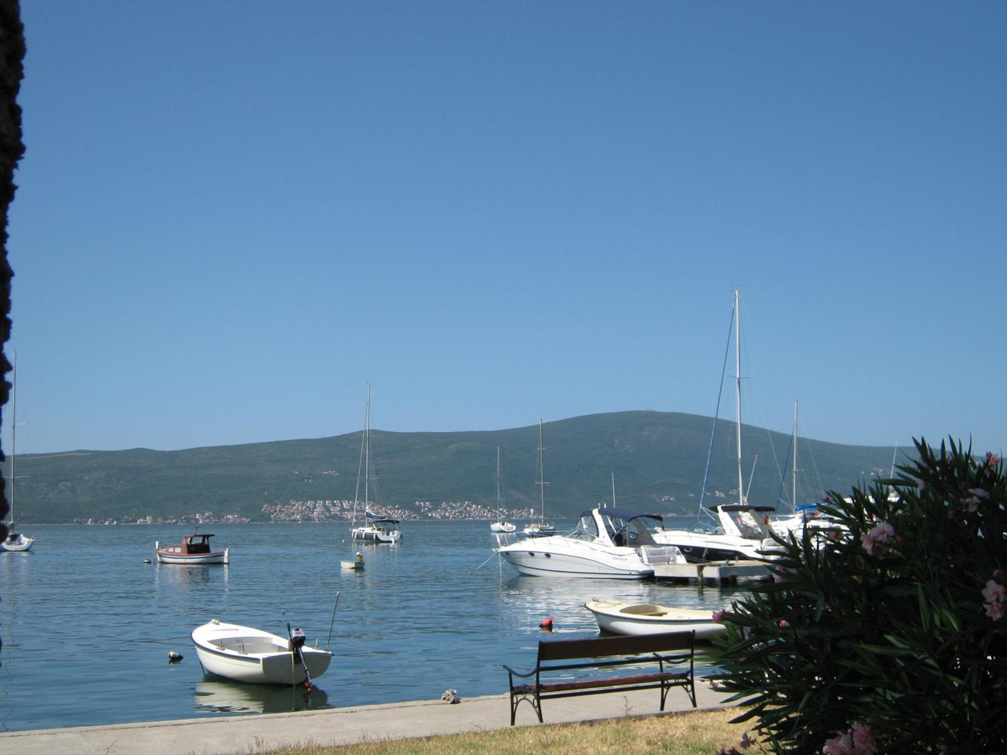 Apartments Ratkovic Tivat Exterior photo